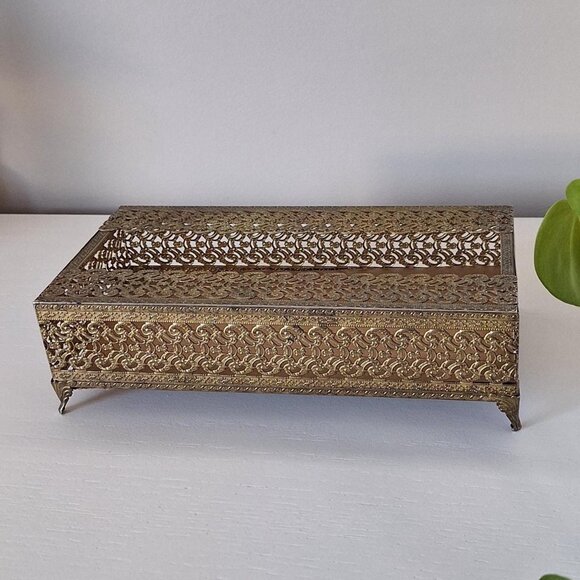 Vintage Brass Tone Tissue Box Cover: Ornate Filigree Bathroom Decor - Picture 1 of 4